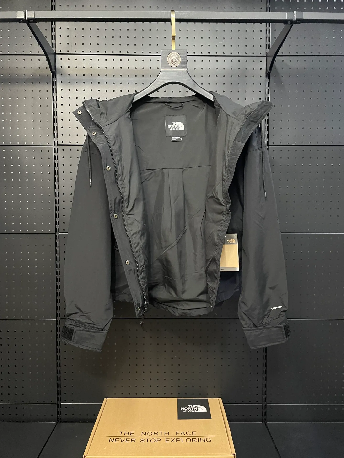 Black The North Face 〖 〗 1. ： DRYVENT Breathable ， ， 。 2. ： 、 Breathable Wear-Resistant 。 3. ： 4.Size： ， ！ ~ Size：S-L